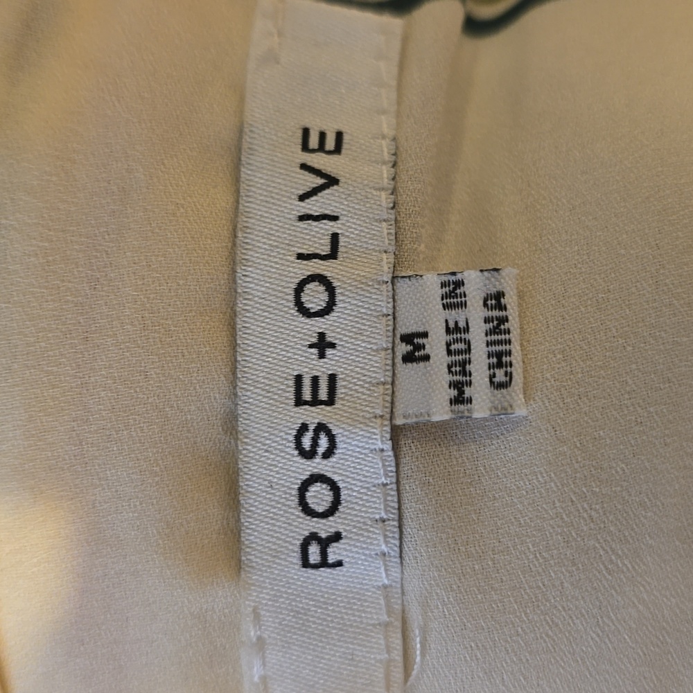 Rose & Olive Cream Floral V-Neck Tunic - Picture 4 of 4